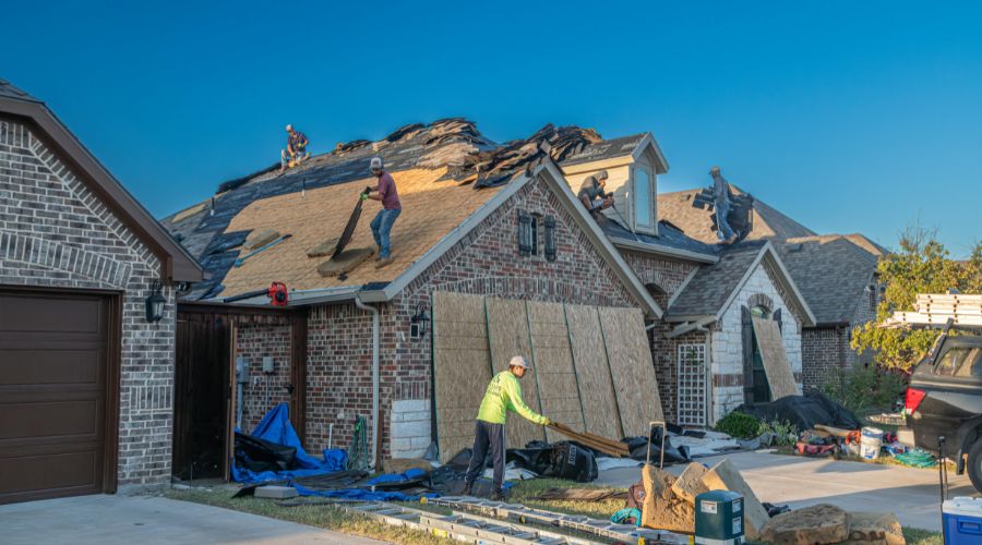 Professional roofing contractor Rochester MN